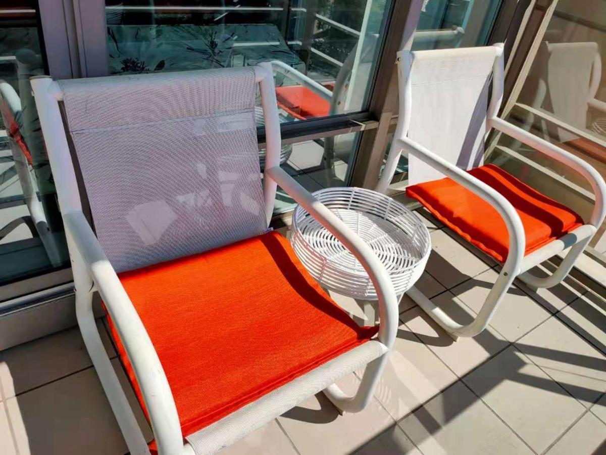 Waterfalls Hotel - Suite In Falls Downtown With Pool Вікторія Екстер'єр фото